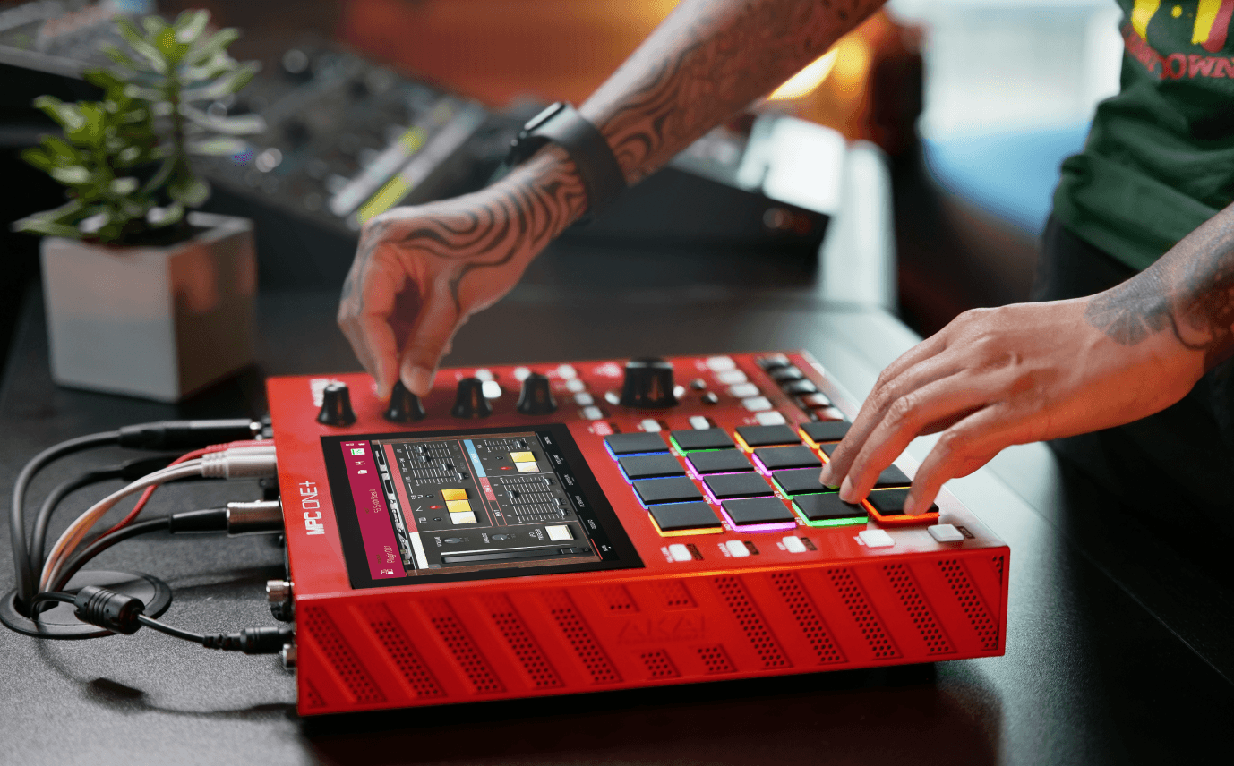 AKAI MPC ONE+ 赤 製品情報：MPC ONE+：AKAI Professsional